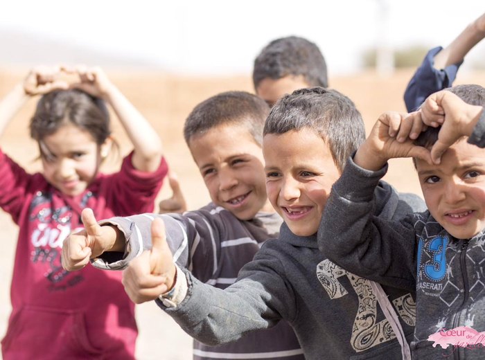 Enfants scolarisés dans une école rénovée par Cœur de Gazelles